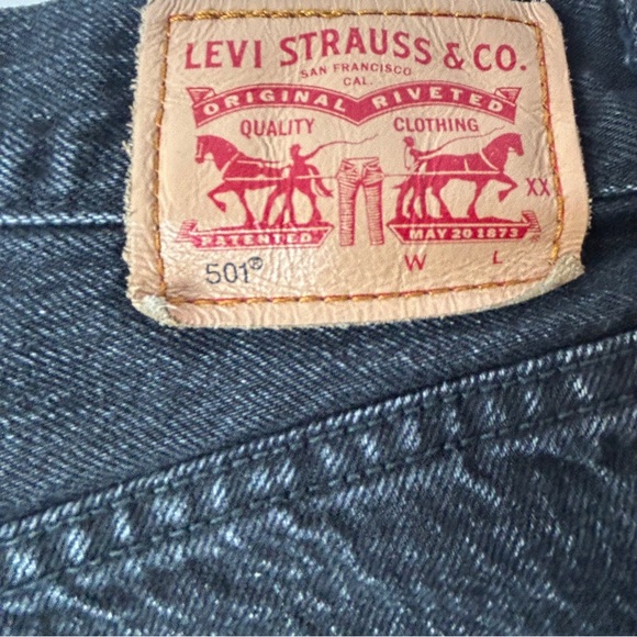 Black Levi’s 501 Shorts Women’s 4 Button Fly No Zipper 100% Cotton Waist 30 - Picture 6 of 10